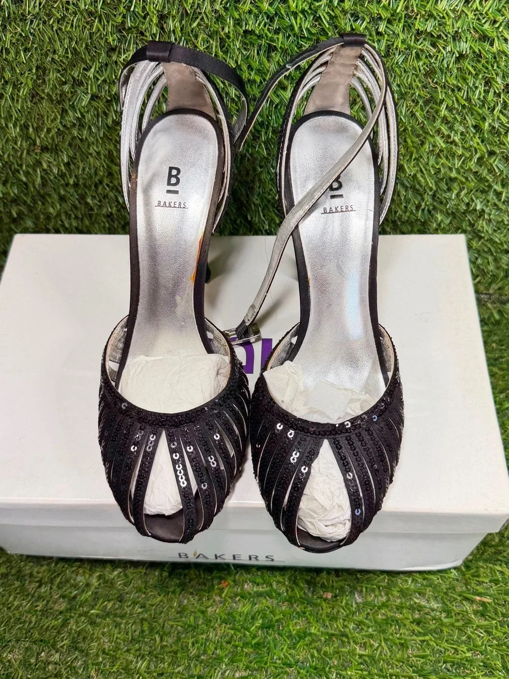 Vtg Bakers Brooke-S Black Sequin Cage Heels Strappy Peep Toe Sandal Shoes Box 6M